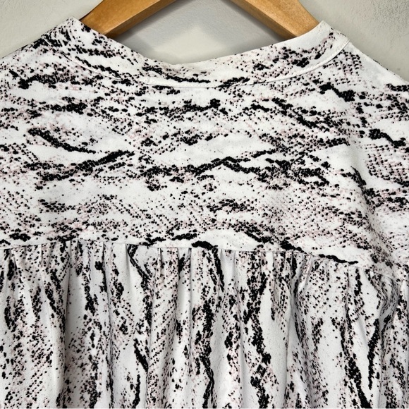 Maison Cinqcent White Snakeskin Blouse Size Small - Picture 7 of 11